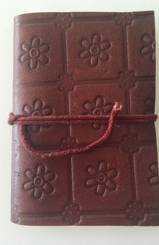 Mini kožený zápisník vinnový čtverce s květy