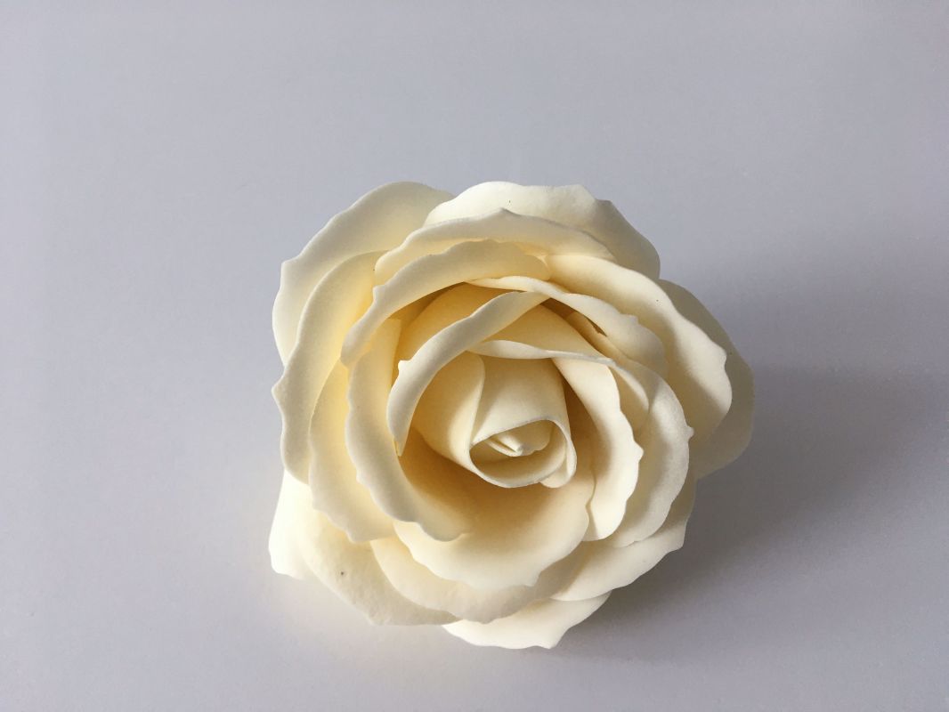 Mýdlové květy – velká Růže – krémová 1