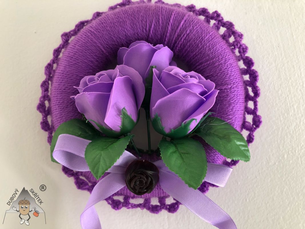 Fialový voňavý věneček s fialovými růžemi Dubový skřítek