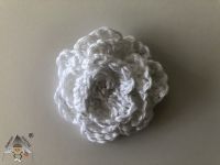 Háčkovaná brož růže - malá bílá