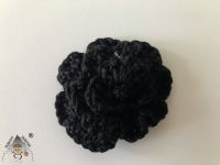 Háčkovaná brož růže - malá černá