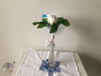 Mýdlové květy – střední Růže – Bílá s  peříčkem