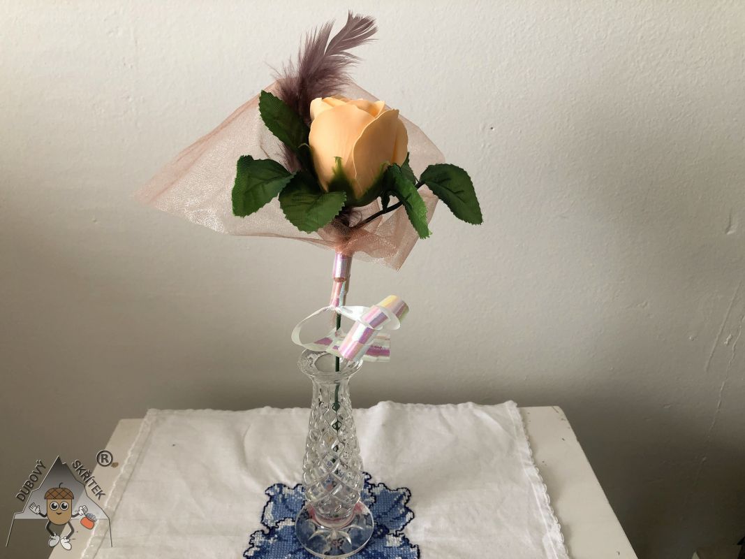 Mýdlové květy – střední Růže – Broskvová s peříčkem Dubový skřítek