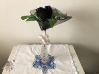 Mýdlové květy – střední Růže – Černá s  peříčkem