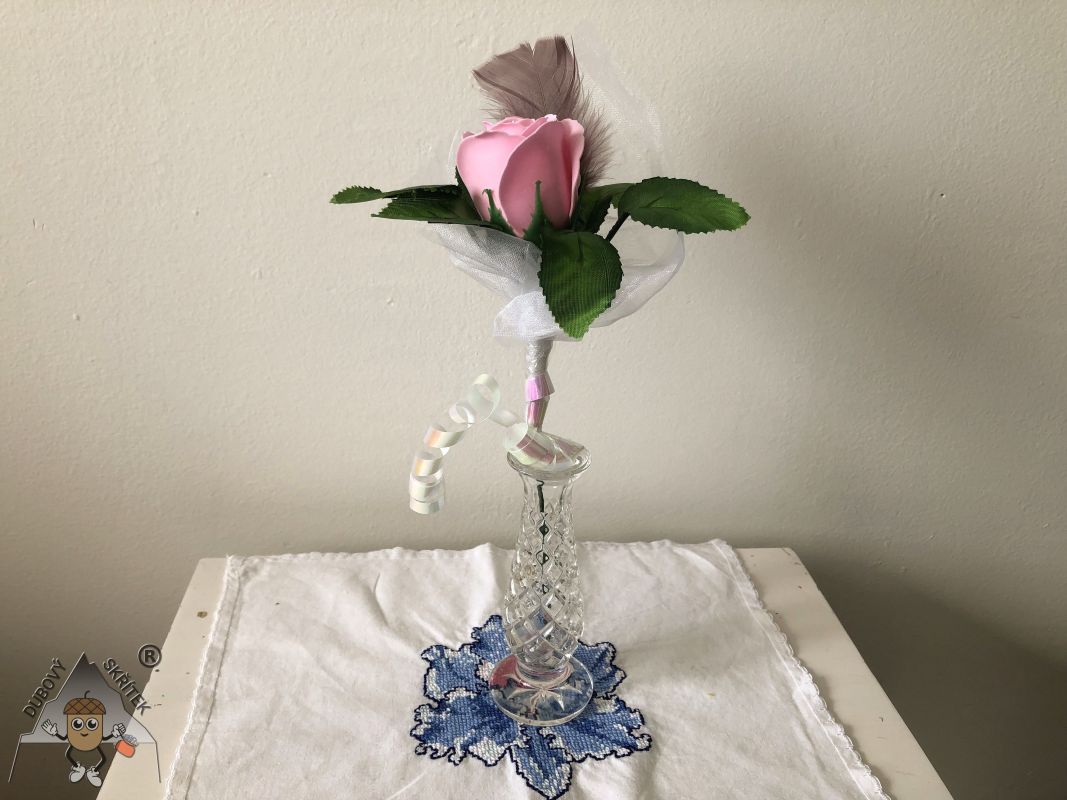 Mýdlové květy – střední Růže – Růžová s peříčkem Dubový skřítek