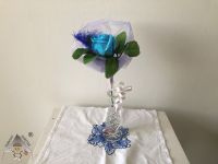 Mýdlové květy – střední Růže – Světle modrá s  peříčkem