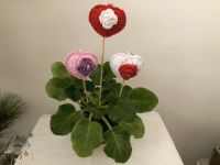 Romantické háčkované srdíčko s růžičkou– klíčenka Dubový skřítek