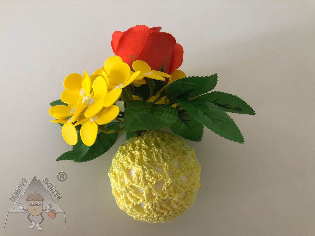Mýdlová kytice z růže a hortenzií v žluté kouli