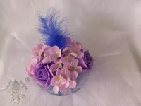 Skleněná miska s fialovými růžemi
