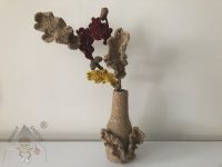 Váza z juty s háčkovanou dubovou větvičkou | Váza z juty, Váza z juty