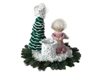 Andělská vánoční dekorace – klid a kouzlo zimní pohádky Dubový skřítek Ručně háčkovaný vánoční set s andělkou, zeleným stromečkem, svícínkem.