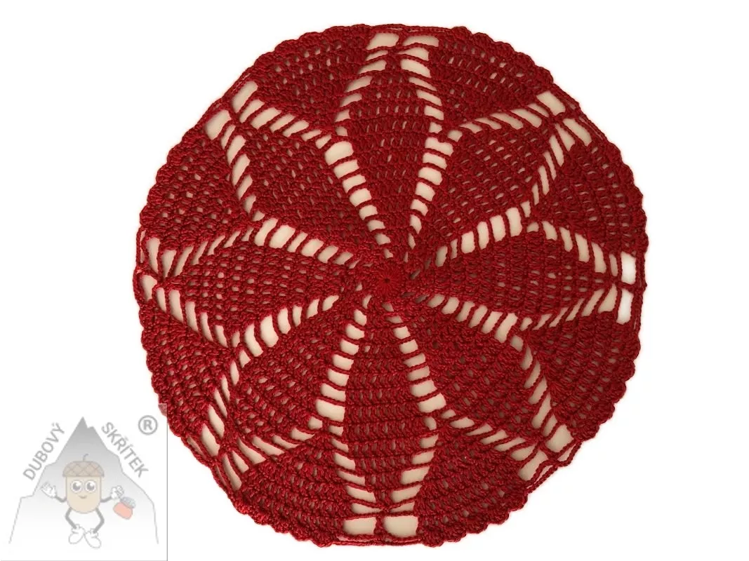 Červená vánoční dečka - tradice v každém sloupku Dubový skřítek Červená vánoční dečka - tradice v každém sloupku