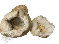 Otevřená geoda s krystalem křemene 