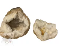 Otevřená geoda s krystalem křemene 