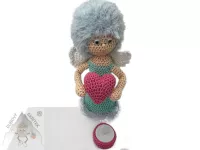 Háčkovaná Andělka se srdcem mentolová– jemnost, která rozzáří váš domov 