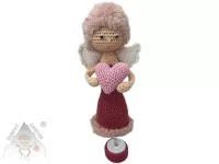 Háčkovaná Andělka se srdcem starorůžová– jemnost, která rozzáří váš domov 