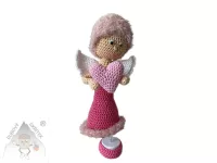 Háčkovaná Andělka se srdcem tmavě růžová – jemnost, která rozzáří váš domov