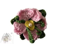 Háčkovaná dóza s šípkovou růží na víčku – elegance a praktičnost v jednom Dubový skřítek Háčkovaná dóza s šípkovou růží na víčku – elegance a praktičnost v jednom