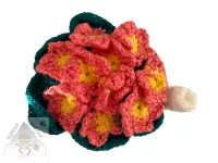 Háčkovaná Primulka v bílé háčkované konvičce - ručně háčkovaná jarní dekorace aná primulka v konvičce