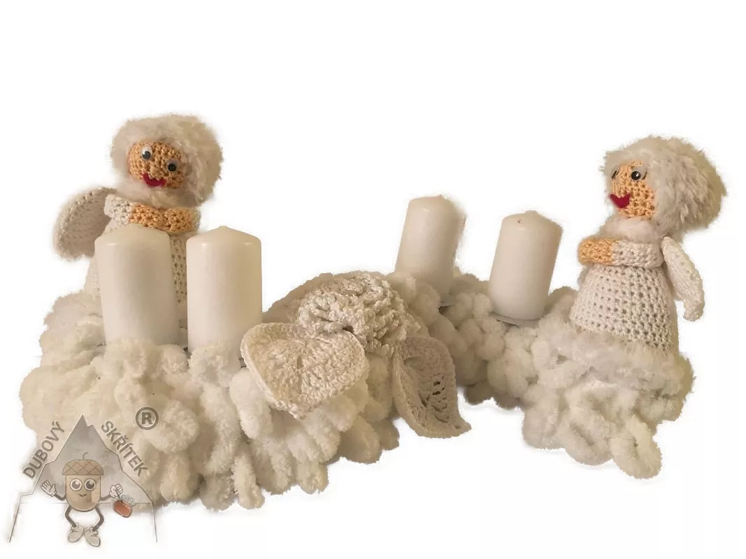 Háčkovaný adventní svícen s andílky - světlo naděje pro zimní čas