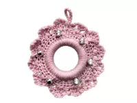 Háčkovaný mini věneček - drobná ozdoba s velkým kouzlem Dubový skřítek Háčkovaný mini věneček - drobná ozdoba s velkým kouzlem