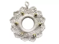 Háčkovaný mini věneček - drobná ozdoba s velkým kouzlem Dubový skřítek Háčkovaný mini věneček - drobná ozdoba s velkým kouzlem