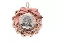 Háčkovaný mini věneček - drobná ozdoba s velkým kouzlem Dubový skřítek Háčkovaný mini věneček - drobná ozdoba s velkým kouzlem