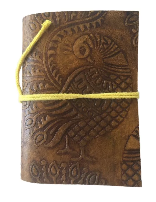 Hnědý zápisník s reliéfním vzorem