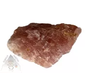 Surový kámen růženínu s jemnou růžovou barvou 