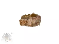 Vanadinit – přírodní minerál se zlatavými krystaly na růžovém podkladu