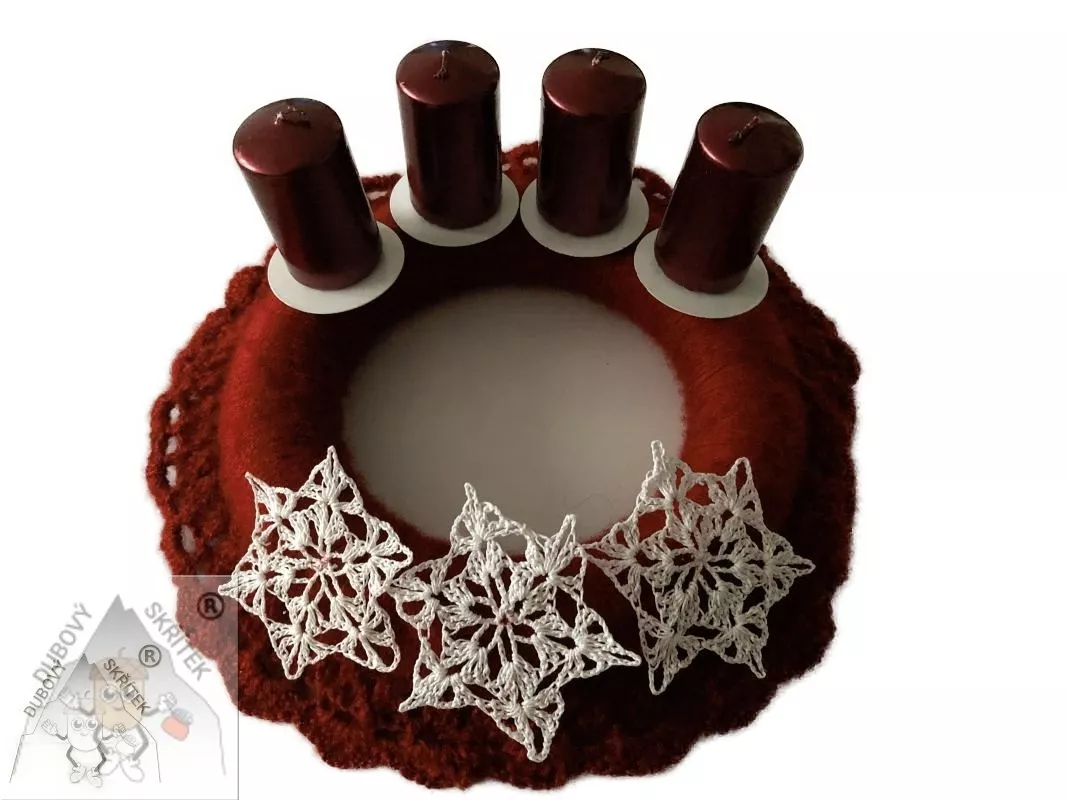 Vínový adventní věnec - tradice v háčkované kráse