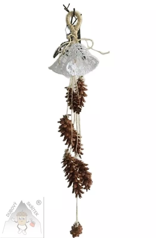 Závěs z jedlových šišek - přírodní ozdoba s háčkovaným dotekem