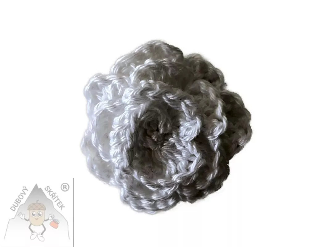 Háčkovaná brož ve tvaru květu, ručně vyráběná květinová dekorace z příze.