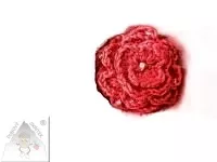 Háčkovaná brož ve tvaru květu, ručně vyráběná květinová dekorace z příze.