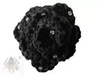 Háčkovaná brož ve tvaru květu, ručně vyráběná květinová dekorace z příze.