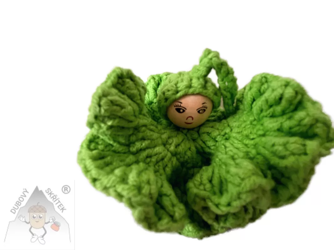 Ručně háčkovaná panenka jako přívěšek na klíče – česká handmade dekorace