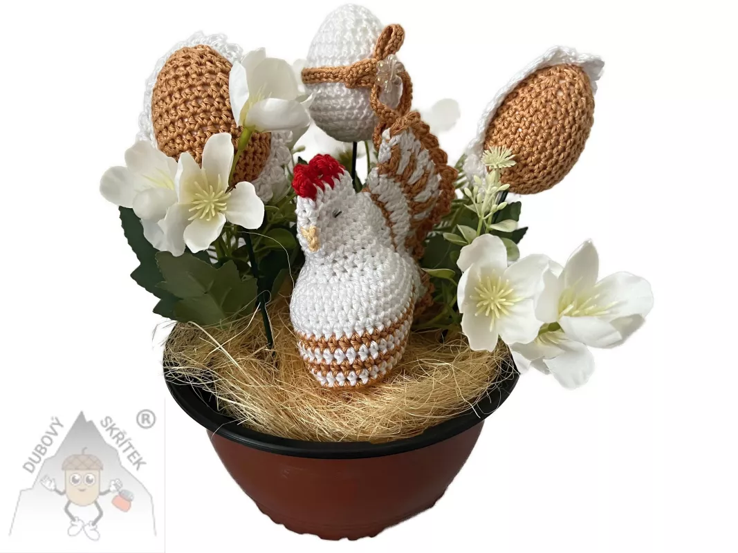 Háčkovaná velikonoční dekorace se slepičkou, vajíčky a jarními květy