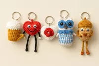Háčkované klíčenky a přívěsky - ruční výroba