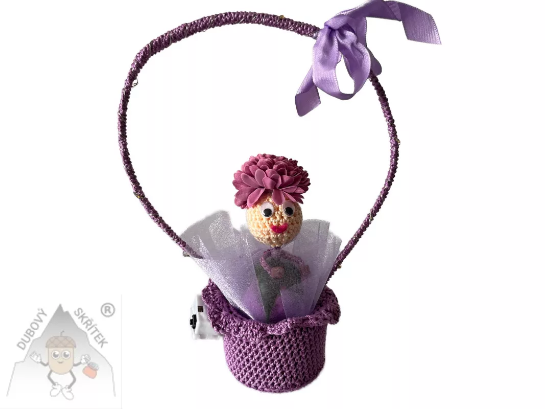 Háčkovaný košíček s mýdlovou panenkou a organzou – ruční dekorace