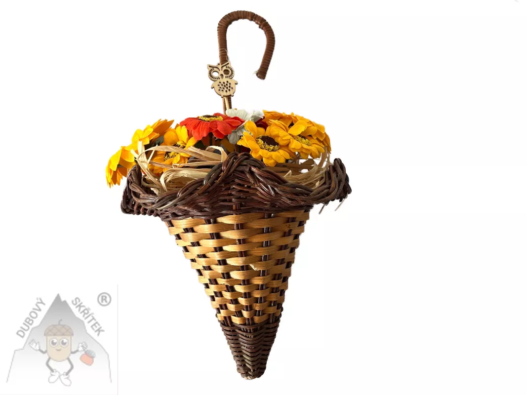 Košík plný slunce - letní závěsná dekorace se žlutými a oranžovými slunečnicemi a dřevěnou sovičkou