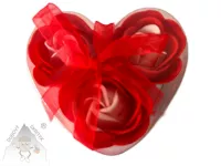 Mýdlové růže v srdíčku – červená dárková sada