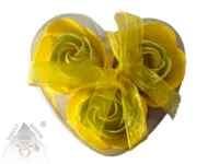 Mýdlové růže v srdíčku – žlutá dárková sada