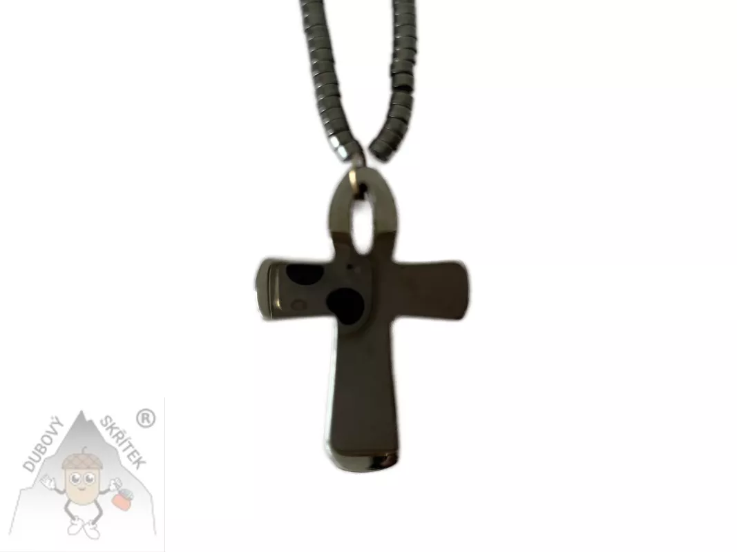 Náhrdelník z hematitu s křížkem, tmavé lesklé korálky, minimalistický symbolický šperk.