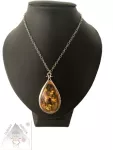 Řetízek s jantarovým přívěskem – přírodní elegance a jedinečný styl