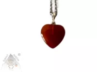 Řetízek s přívěskem kamenné srdce – symbol lásky a přírodní elegance