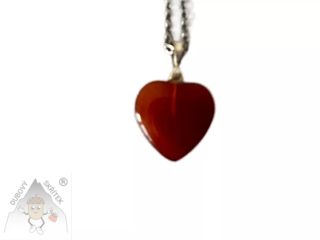 Řetízek s přívěskem kamenné srdce – symbol lásky a přírodní elegance