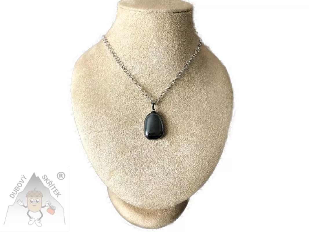 Řetízek s přívěskem z hematitu 1– síla minerálu v elegantním designu