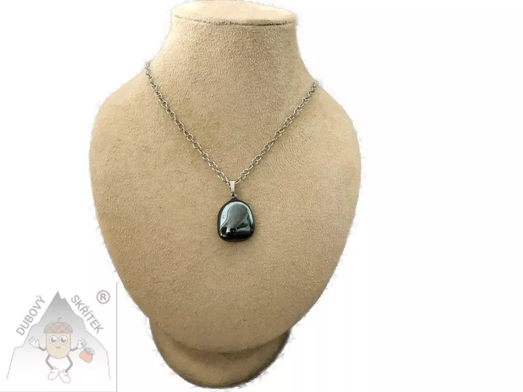 Řetízek s  přívěskem  z hematitu – síla minerálu v elegantním designu