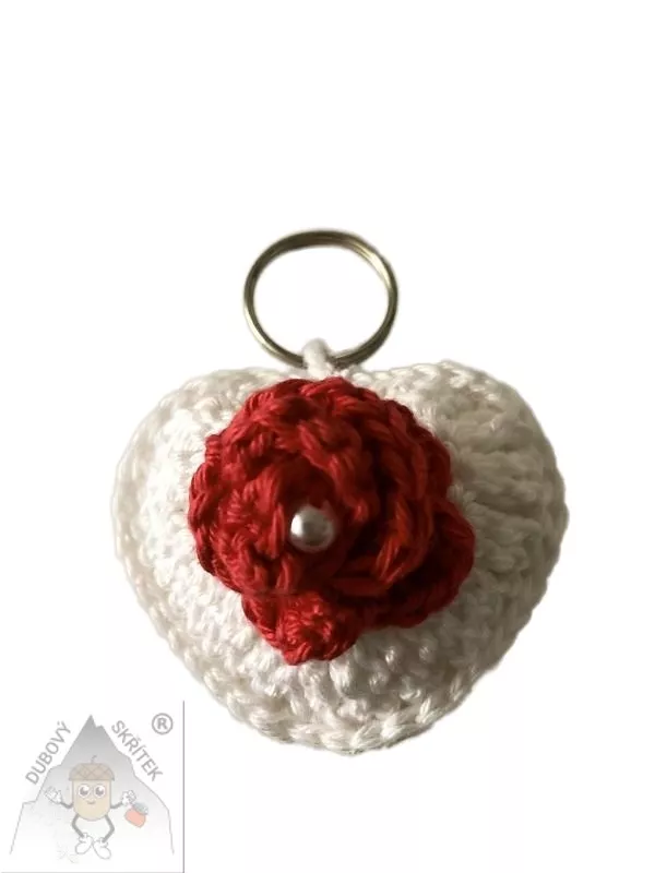 Romantické háčkované srdíčko - jemná dekorace na klíče i kabelku