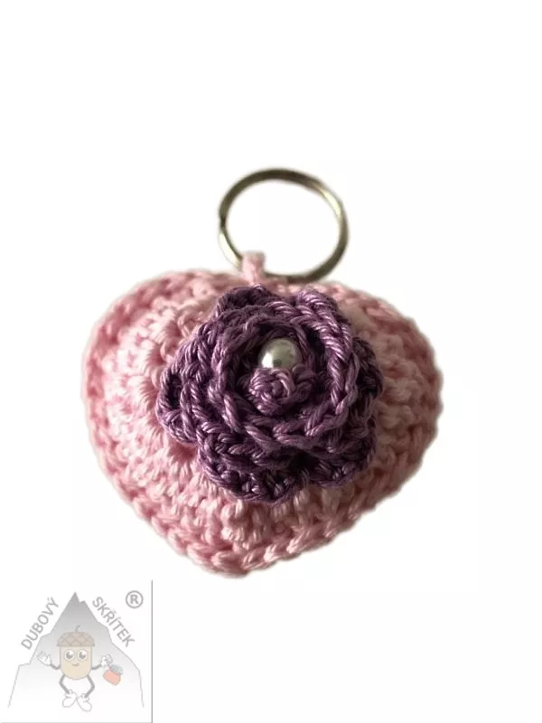 Romantické háčkované srdíčko - jemná dekorace na klíče i kabelku